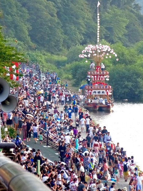 日本ライン夏まつり納涼花火大会 2015 No - 19:木曽川沿いに集まる沢山の人たちと巻藁船