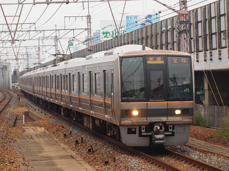 207系快速 東海道本線塚本駅