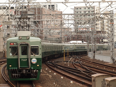 南海7000系特急サザン 南海本線難波駅