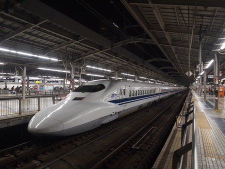 700系ひかり 東海道新幹線新大阪駅02