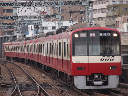 京急600形特急 京急本線平和島駅