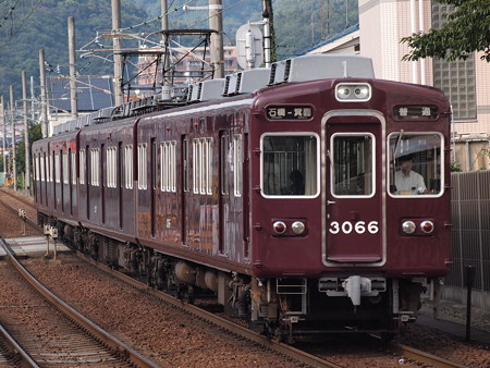 阪急3000系普通 阪急箕面線牧落駅02