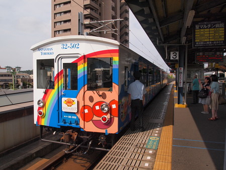 キクハ32形 アンパンマントロッコ 予讃線坂出駅