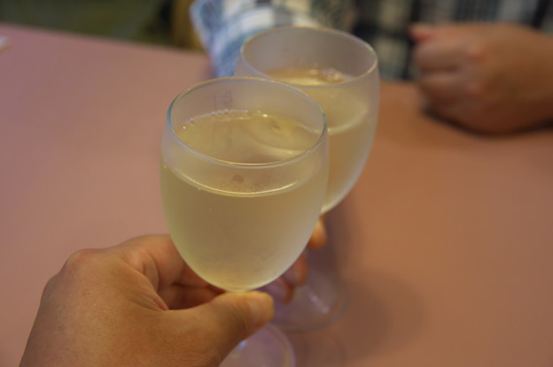 Photos: 白ワインで乾杯♪