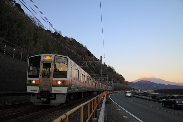 夕暮れの東海道本線 211系