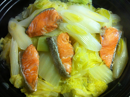 タジン鍋 白菜、長ネギ、塩鮭