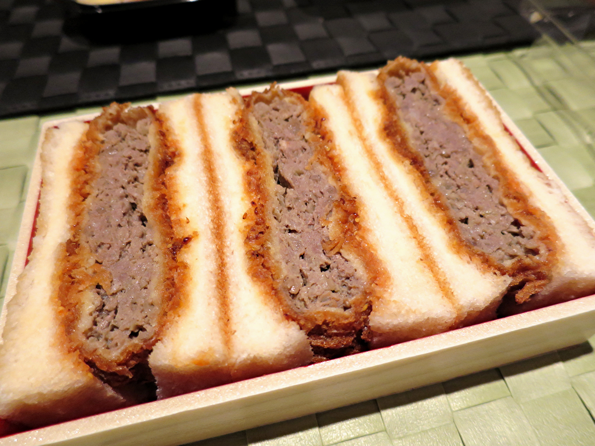 メンチカツサンド