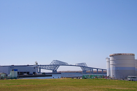 小さい橋に見えるけど