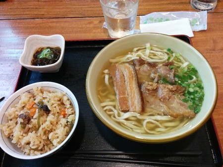 沖縄そばとジューシー
