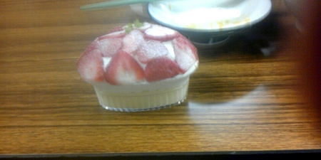 神父さんの差し入れケーキ