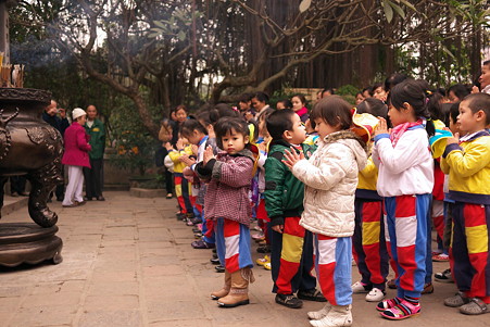 2012.03.12　ハノイ　玉山祠　祈り