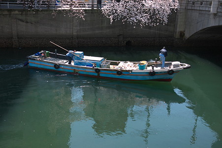 2012.04.09　大岡川桜のプロムナード　清掃船