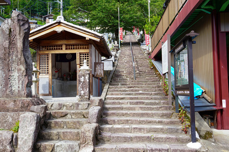 温泉寺手前の階段