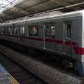 東武鉄道30000系による東急田園都市線普通列車(あざみ野駅にて)