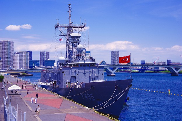晴海埠頭に寄港していたトルコ海軍のフリーゲート艦ゲディズ。。 6月7日