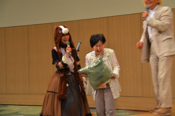 ご自身が製作して提供した賞品を獲得してしまった福田夫人さま