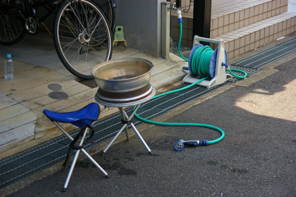 オートグリムによるホイール磨きの作業環境